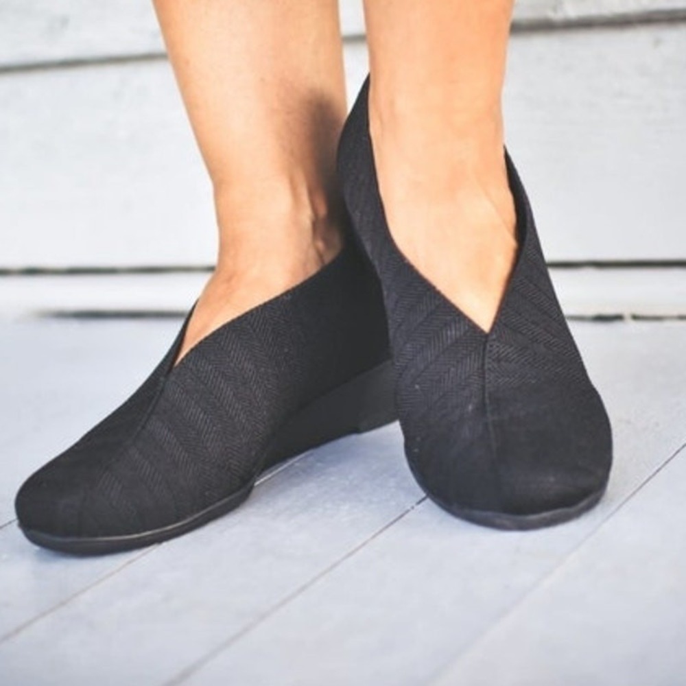 Charleston Shoe Company Black Wedge V‎ Cut Comfort Knit Slip On Size 6